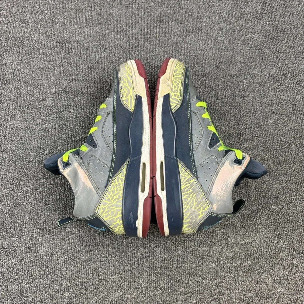 Nike Air Jordan Son of Mars Low Gray Volt 580604-012 Youth Size 5.5Y Sneakers